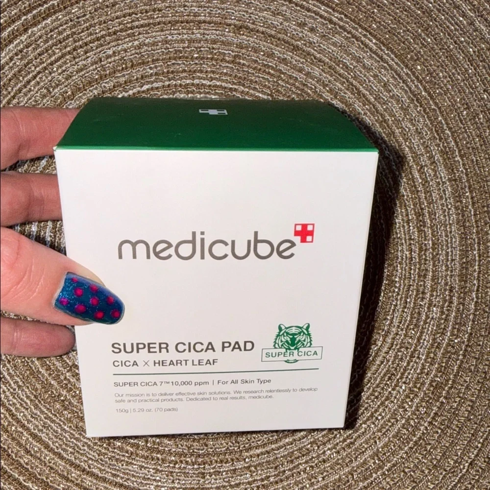 NEW Medicube Super Cica Facial Toner Pad - Soothing Treatment - Korean Skincare